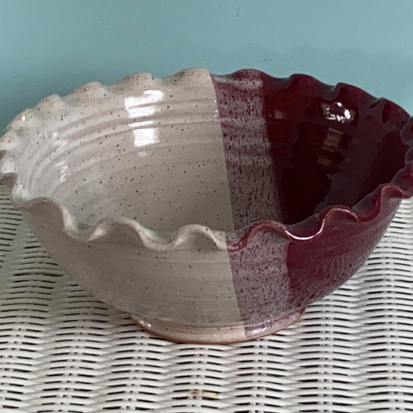Vintage Farmhouse Pottery Serving Bowl scalloped edge - Picture 1 of 5